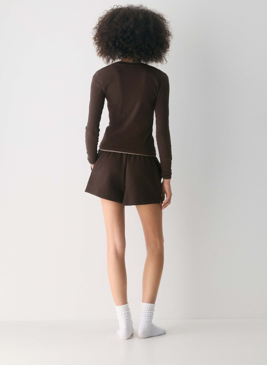 mysiga fleece-shorts i hög midja i mjuk mockabrun