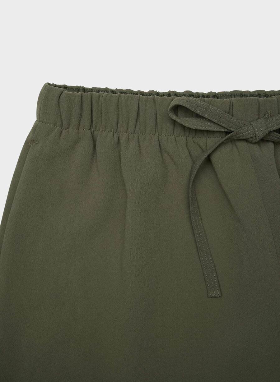 the lodge short mid-thigh - crepette mÖrkoliv