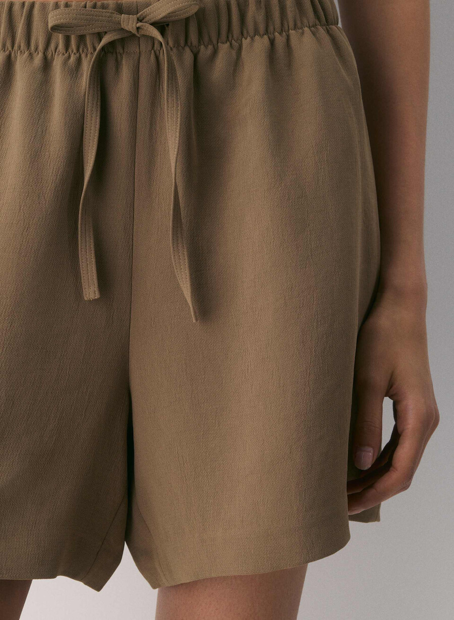 the lodge short mid-thigh - crepette folio brun