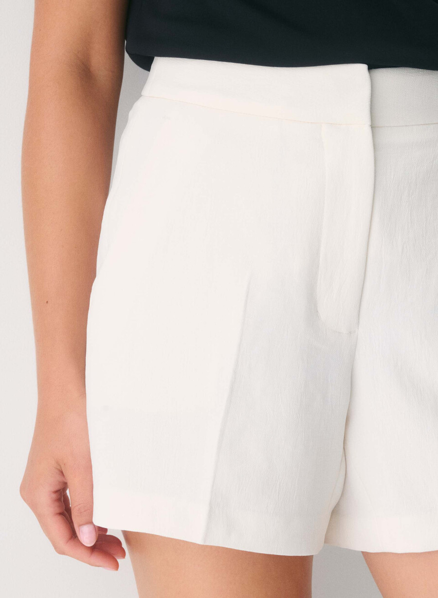 limitless short curve-fit mid-thigh - crepette ljusbjÖrk
