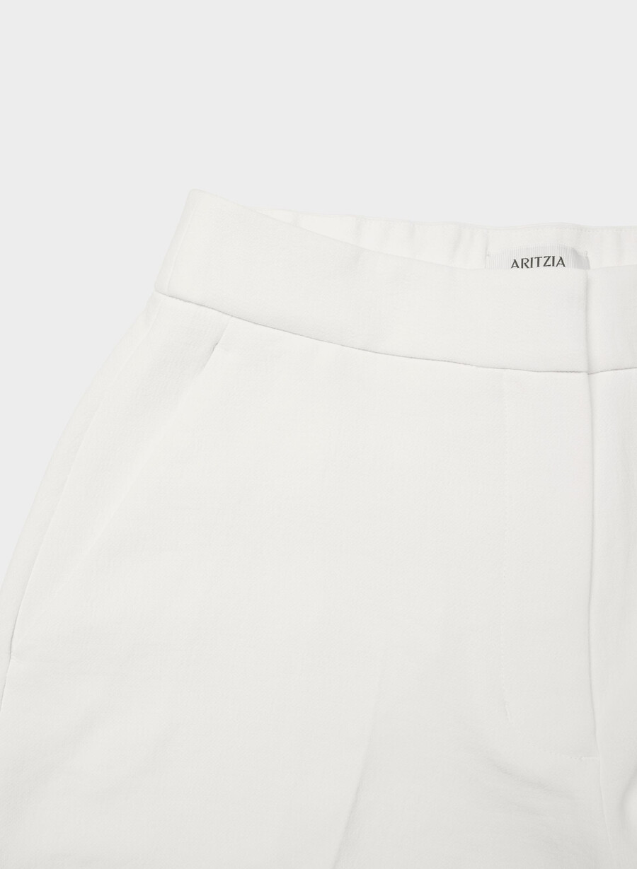 limitless short curve-fit mid-thigh - crepette ljusbjÖrk