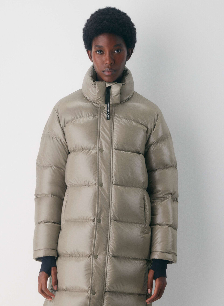 the super puff lång - högblank modern taupe