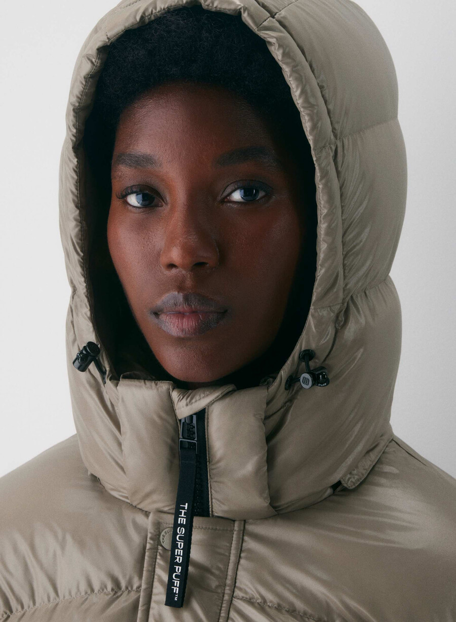 the super puff lång - högblank modern taupe