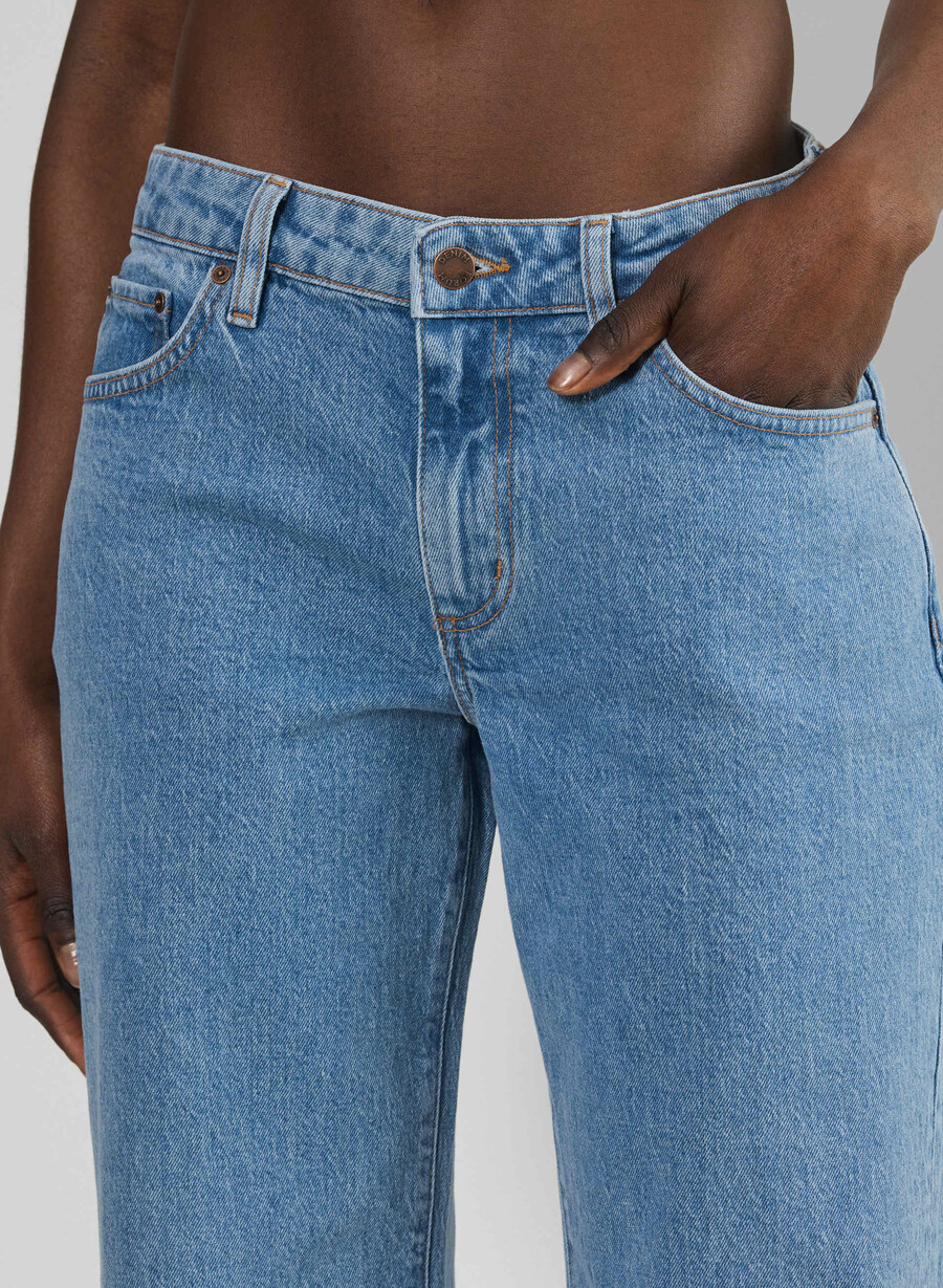 denim forum salma curve-fit super lo-rise baggy jeans no-stress ljusblÅ
