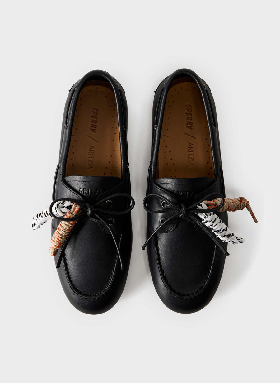 sperry x aritzia slim boat shoe - slät läder svart