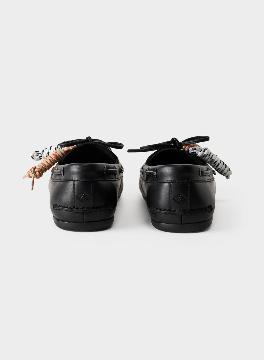 sperry x aritzia slim boat shoe - slät läder svart