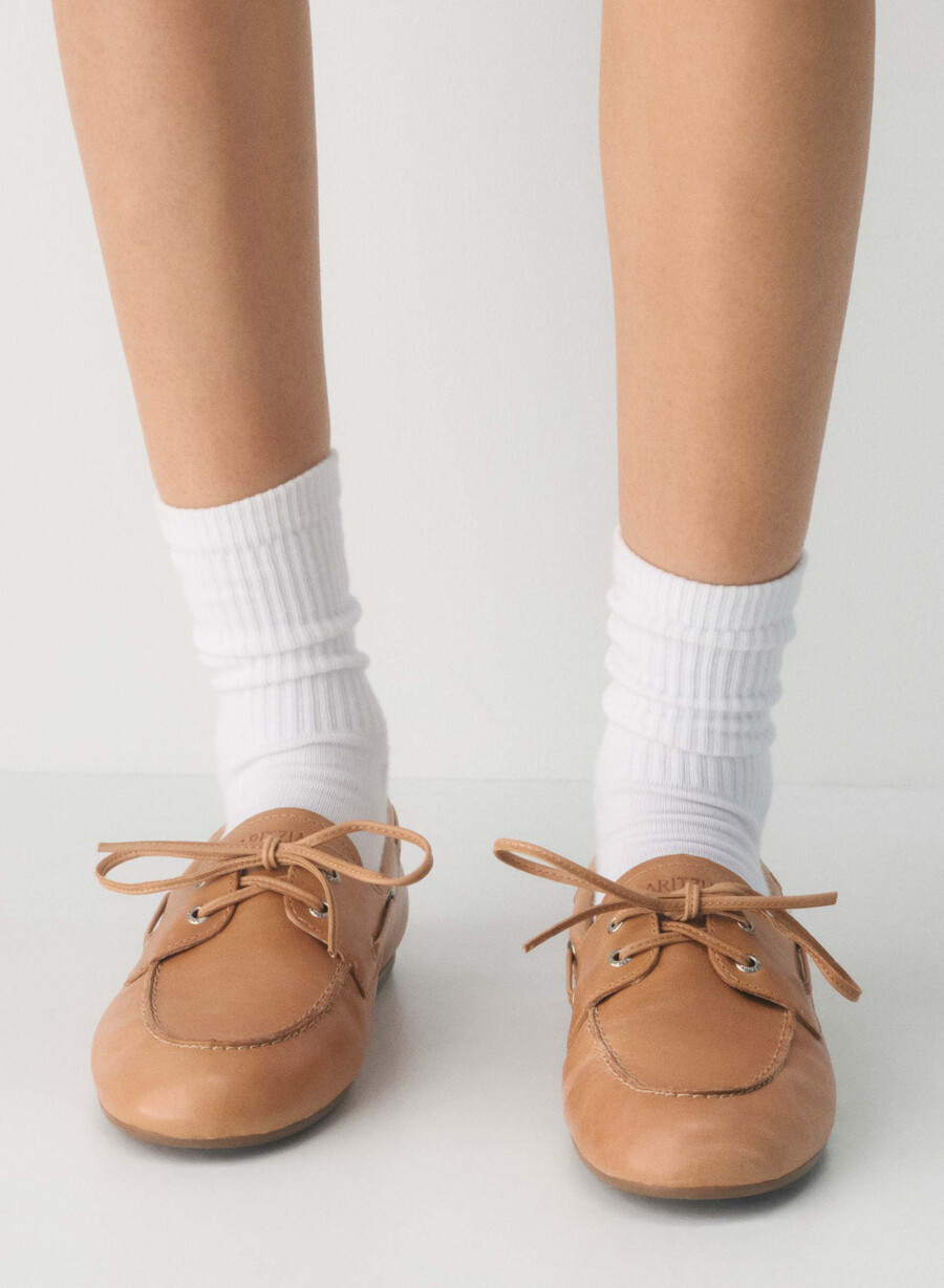 sperry x aritzia slim boat shoe - slät läder sahara sand