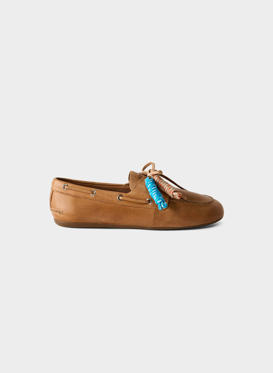 sperry x aritzia slim boat shoe - slät läder sahara sand