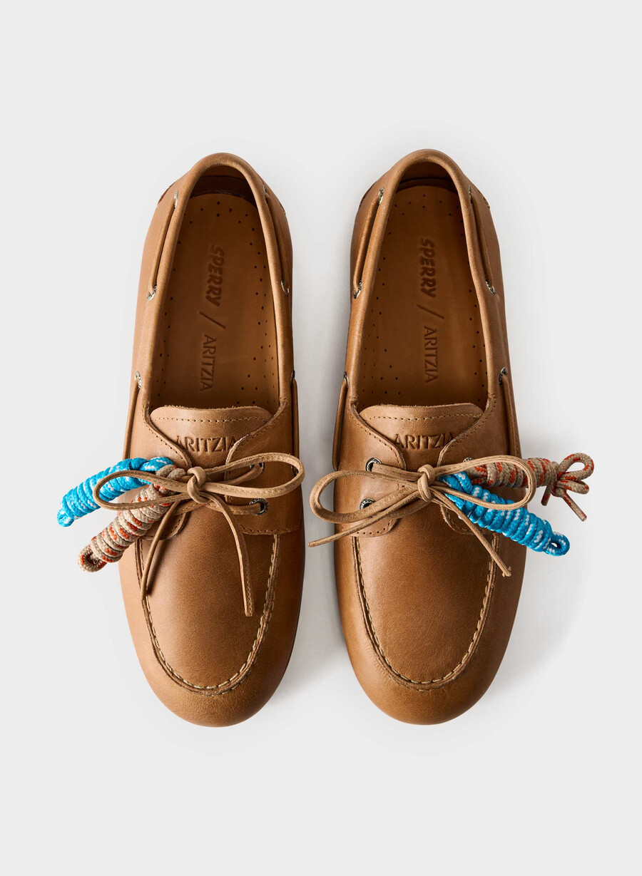 sperry x aritzia slim boat shoe - slät läder sahara sand