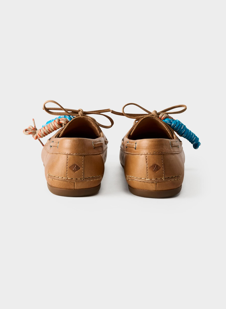 sperry x aritzia slim boat shoe - slät läder sahara sand