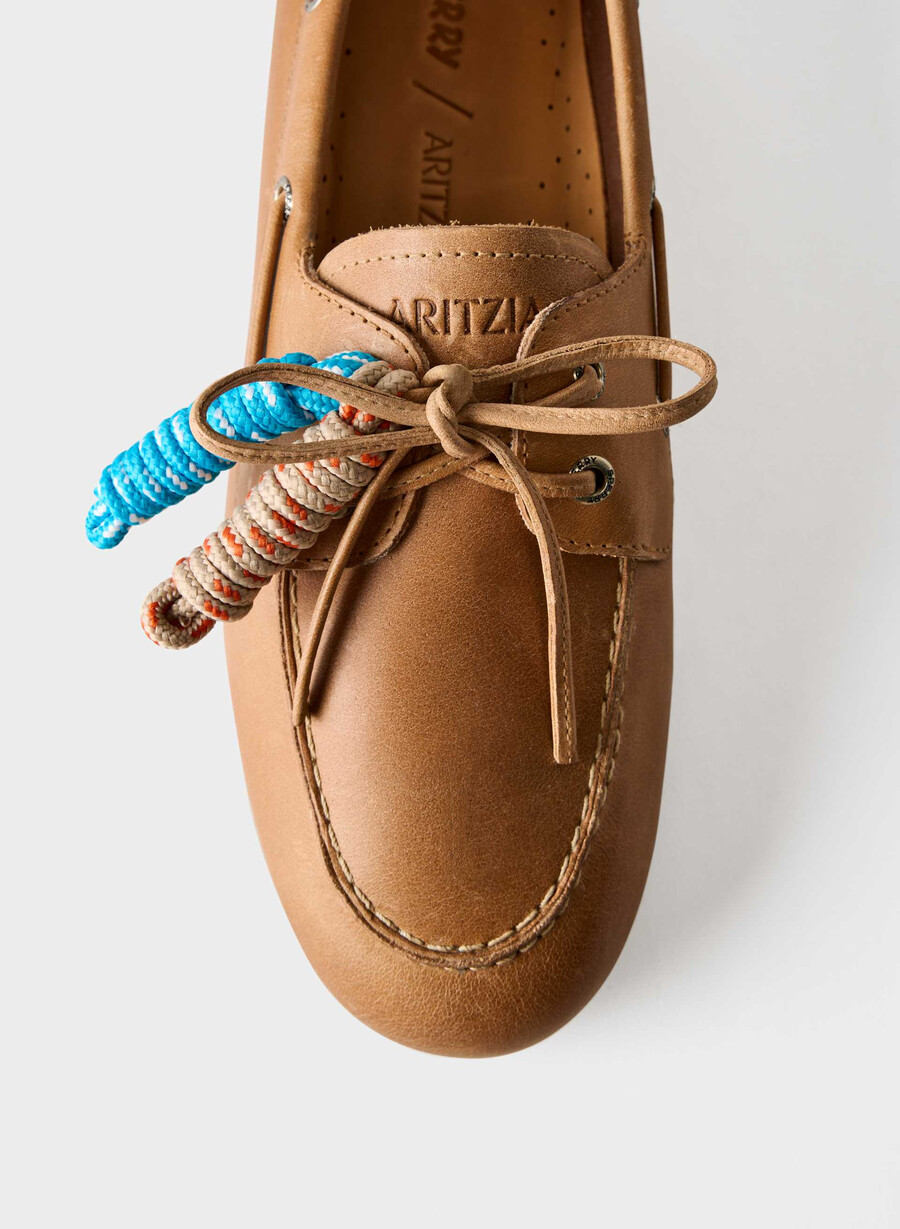 sperry x aritzia slim boat shoe - slät läder sahara sand