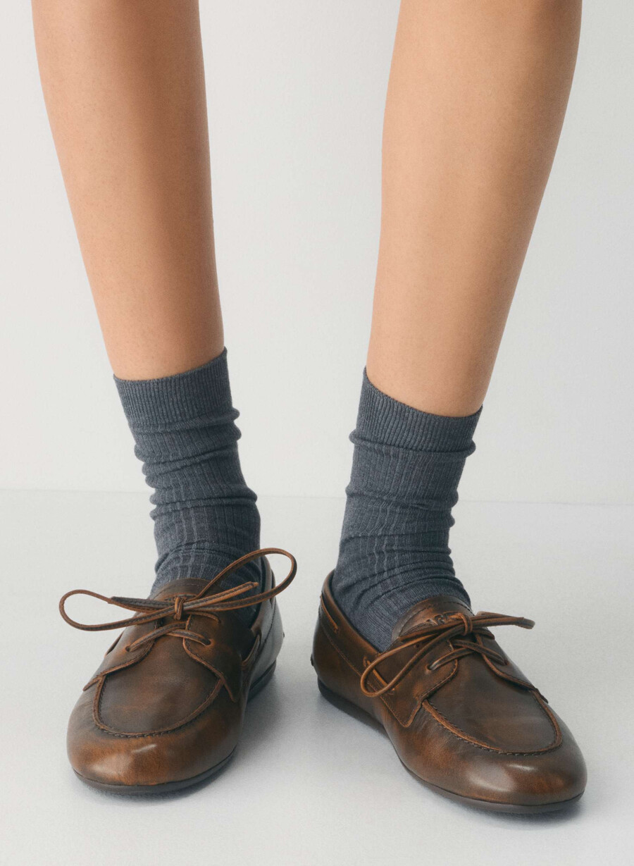sperry x aritzia slim boat shoe - slät läder distressed choc brown