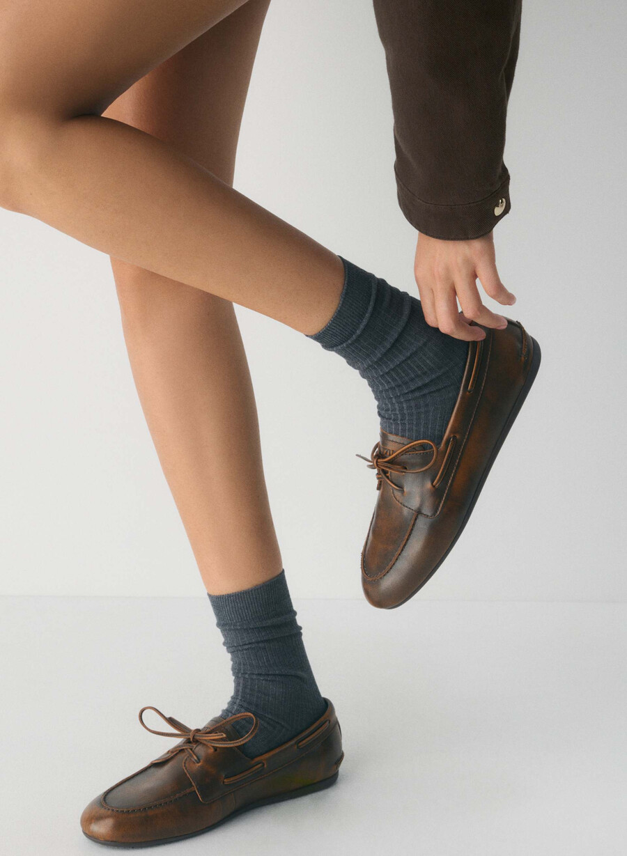 sperry x aritzia slim boat shoe - slät läder distressed choc brown