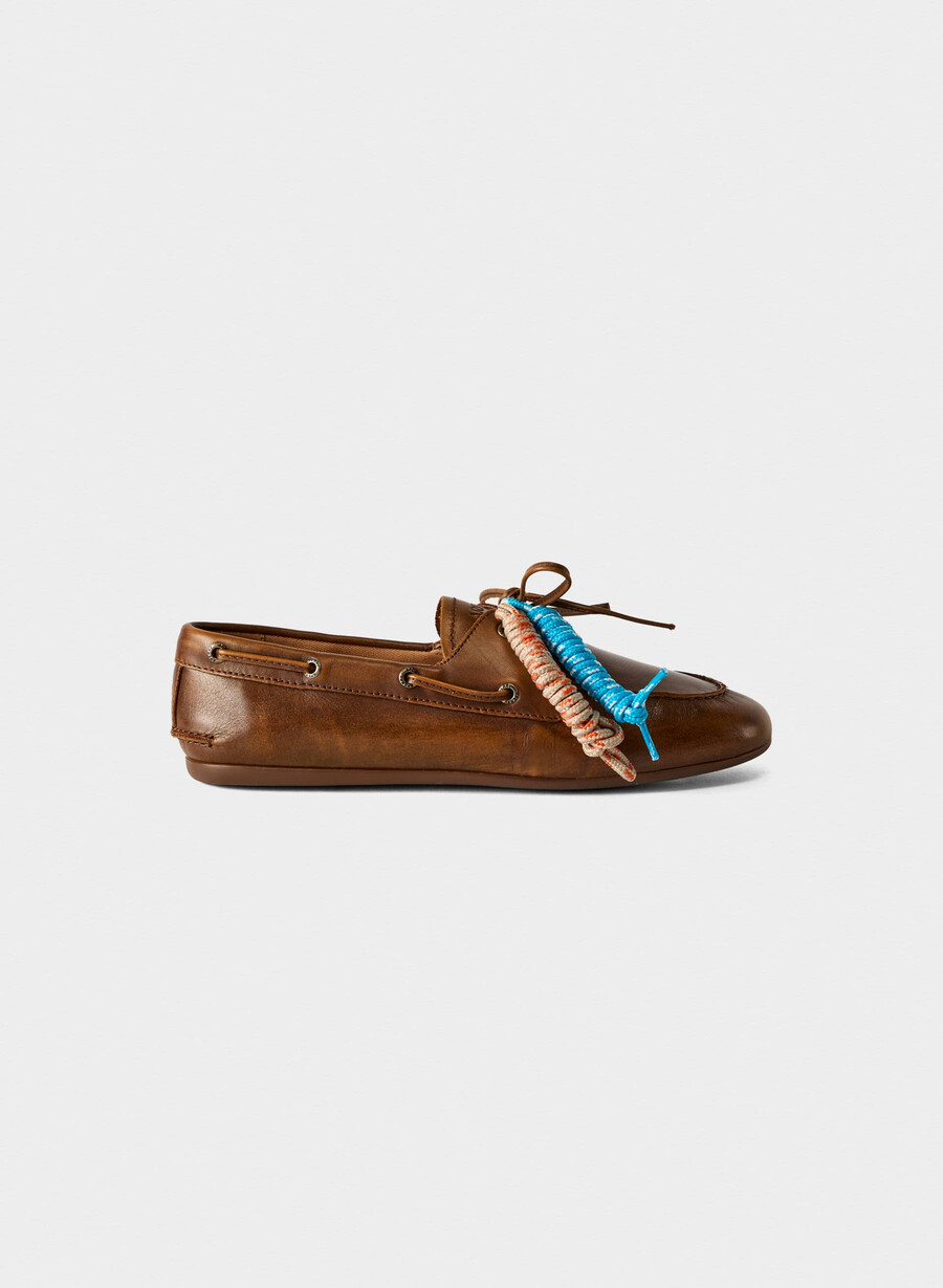 sperry x aritzia slim boat shoe - slät läder distressed choc brown