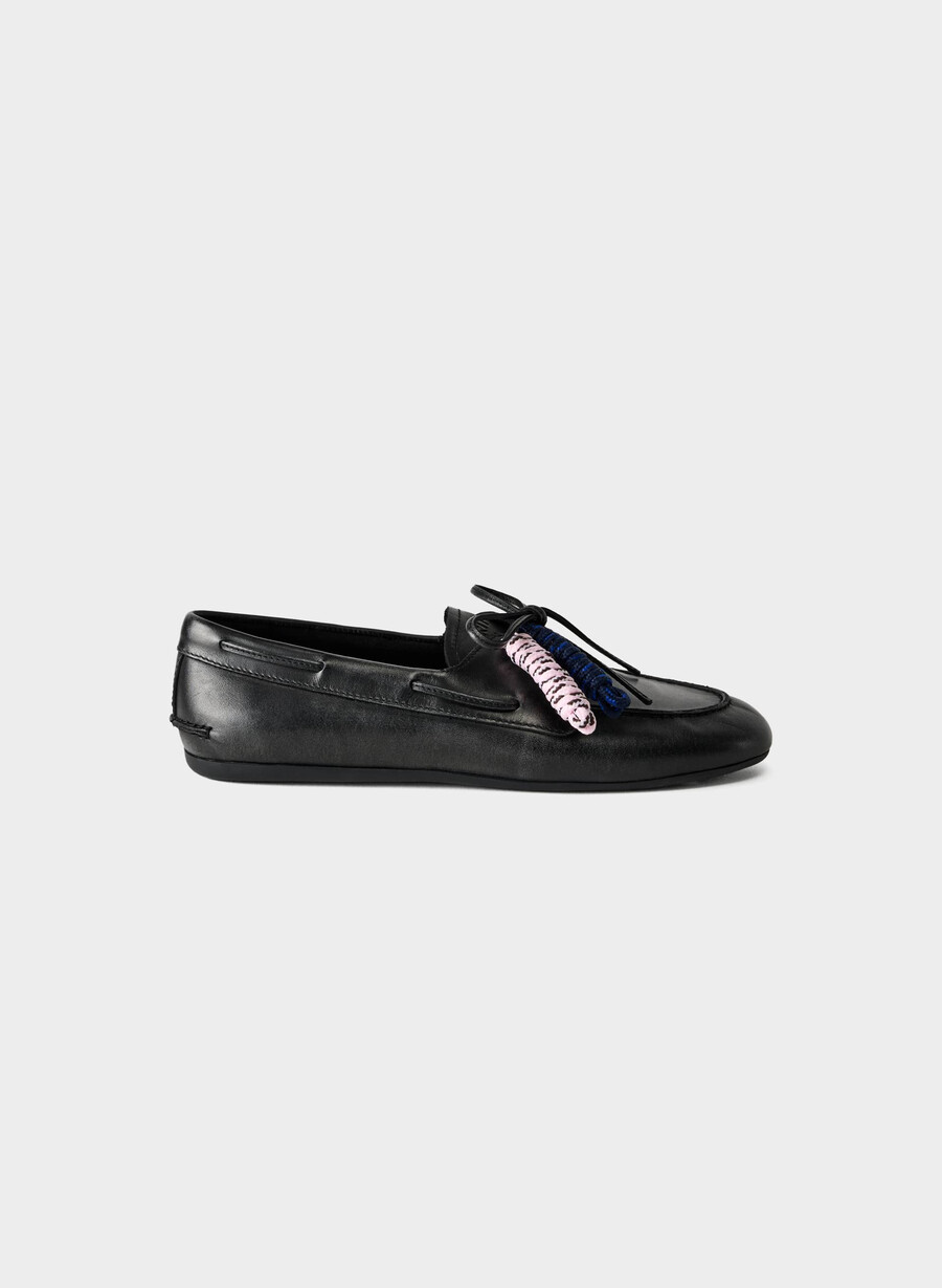 sperry x aritzia slim boat shoe - slät läder distressed svart