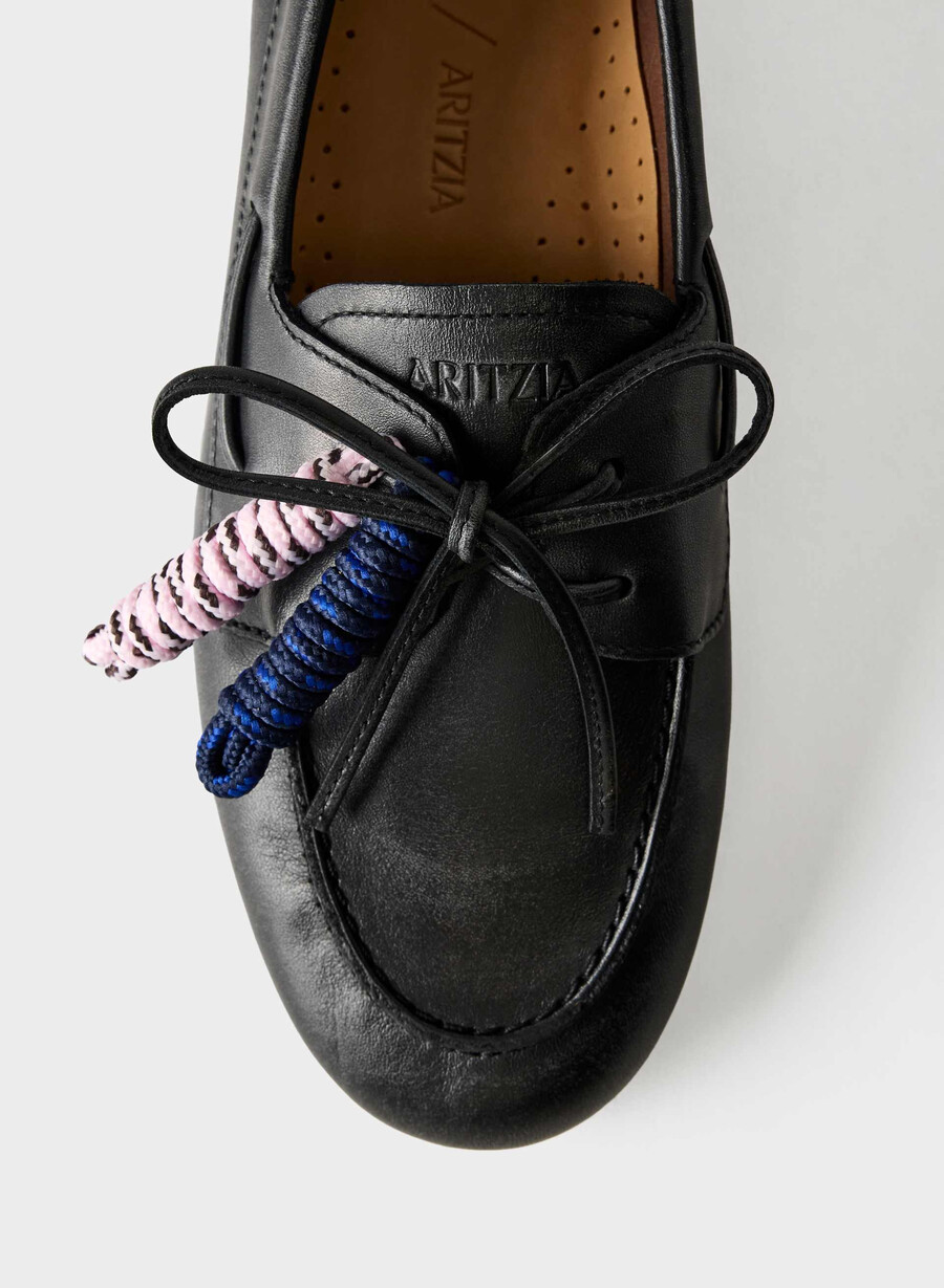 sperry x aritzia slim boat shoe - slät läder distressed svart