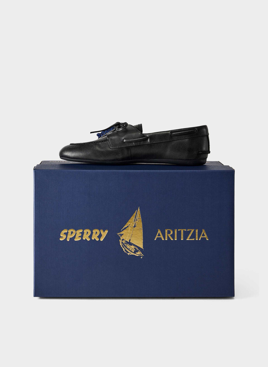 sperry x aritzia slim boat shoe - slät läder distressed svart