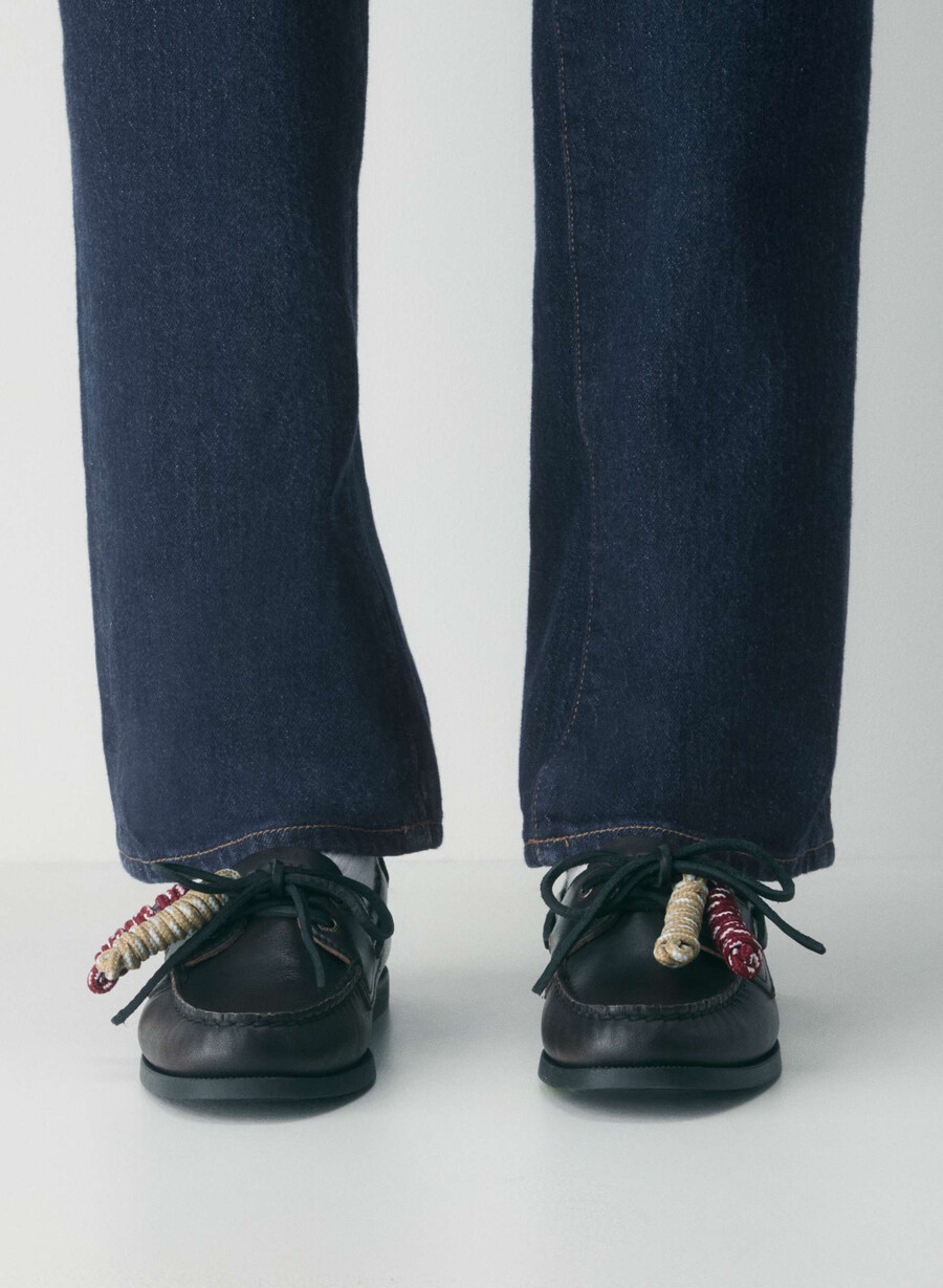 sperry x aritzia ao båtsko - slät läder distressed svartbrun
