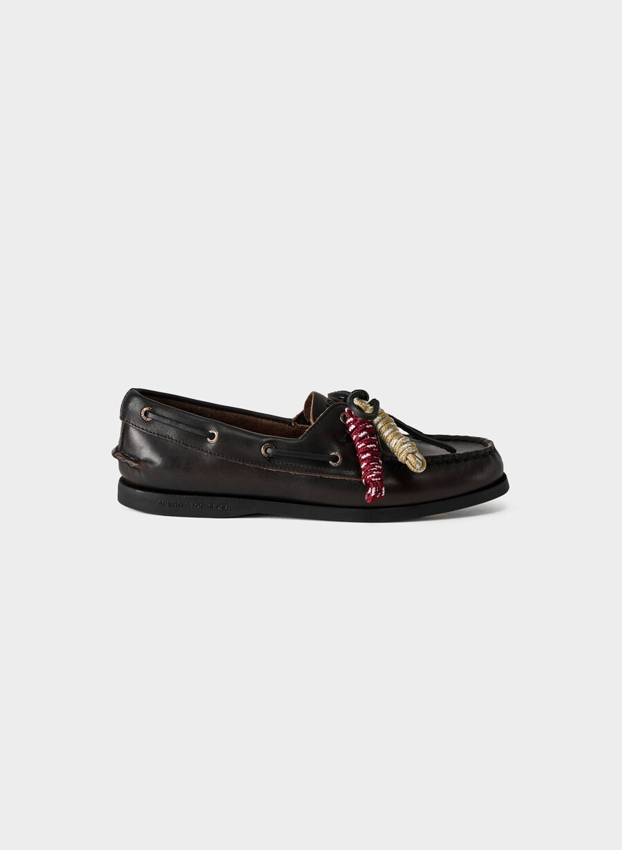 sperry x aritzia ao båtsko - slät läder distressed svartbrun