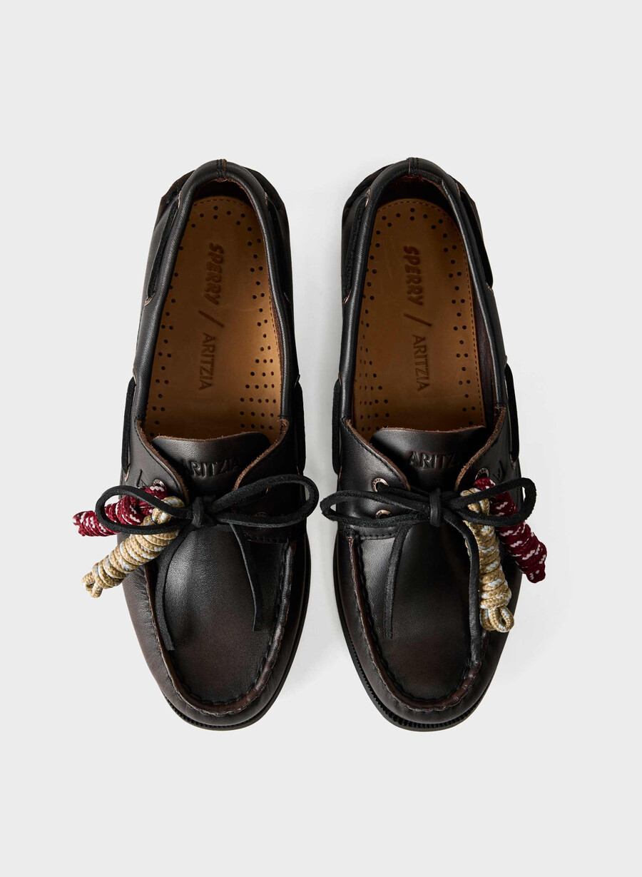 sperry x aritzia ao båtsko - slät läder distressed svartbrun