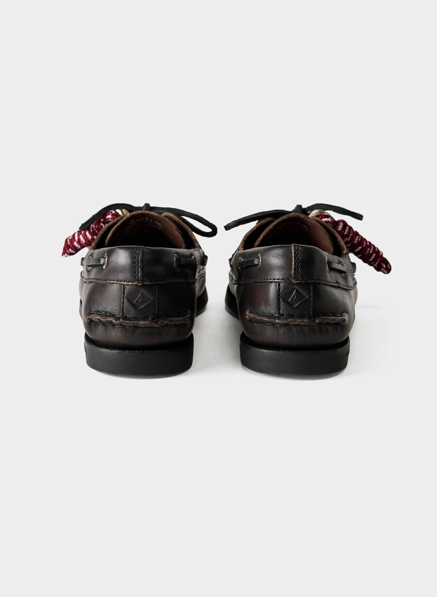 sperry x aritzia ao båtsko - slät läder distressed svartbrun
