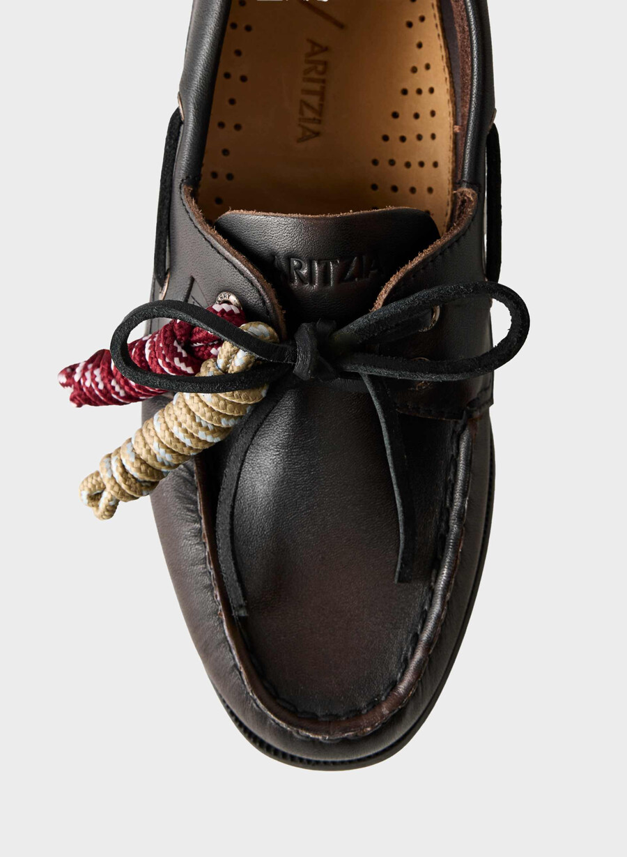 sperry x aritzia ao båtsko - slät läder distressed svartbrun