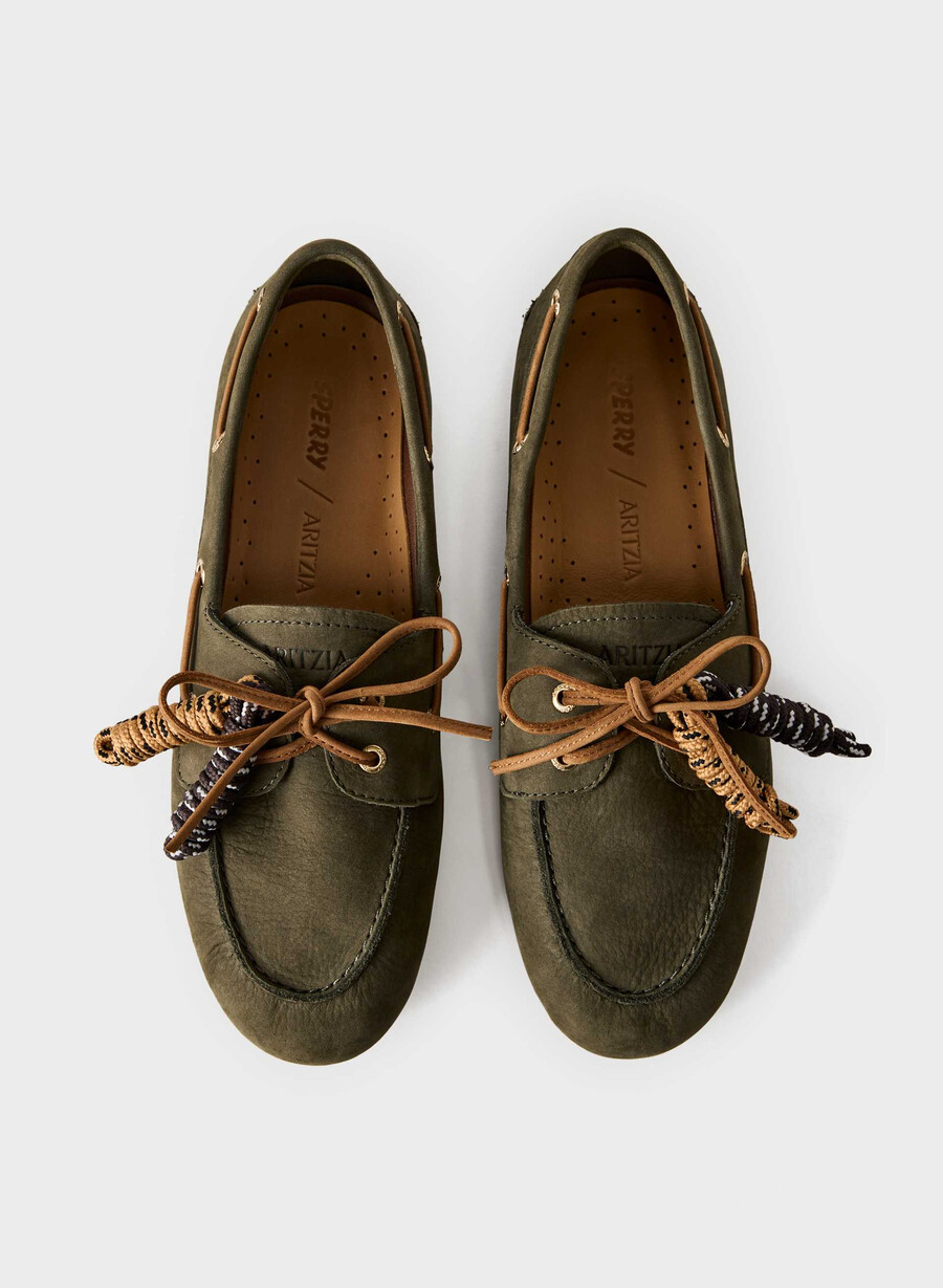 sperry x aritzia slim boat shoe - nubuckläder dk willow green