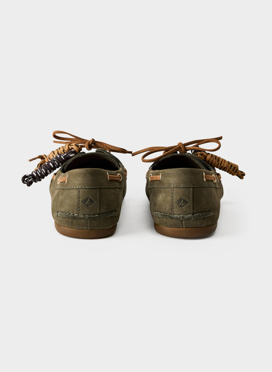sperry x aritzia slim boat shoe - nubuckläder dk willow green