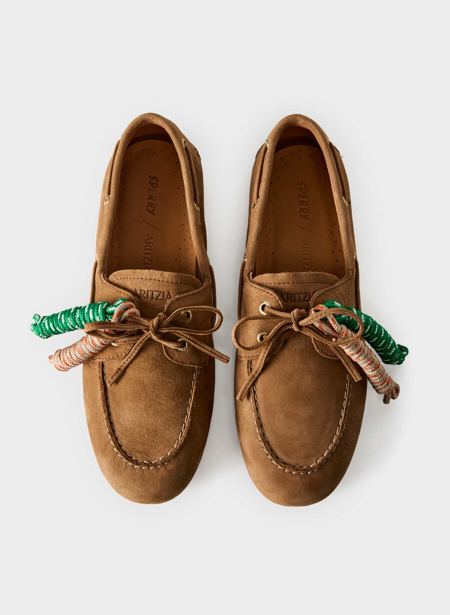 sperry x aritzia slim boat shoe - nubuckläder galley brun