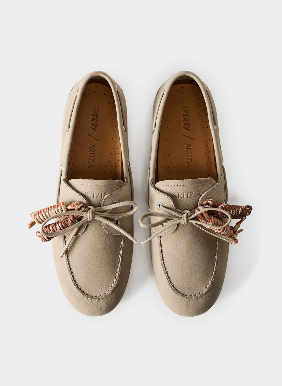 sperry x aritzia slim boat shoe - nubuckläder mainstay beige