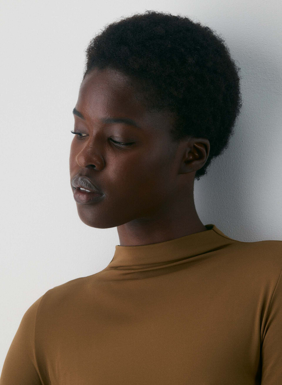 original contour lyric mockneck chokladbrun