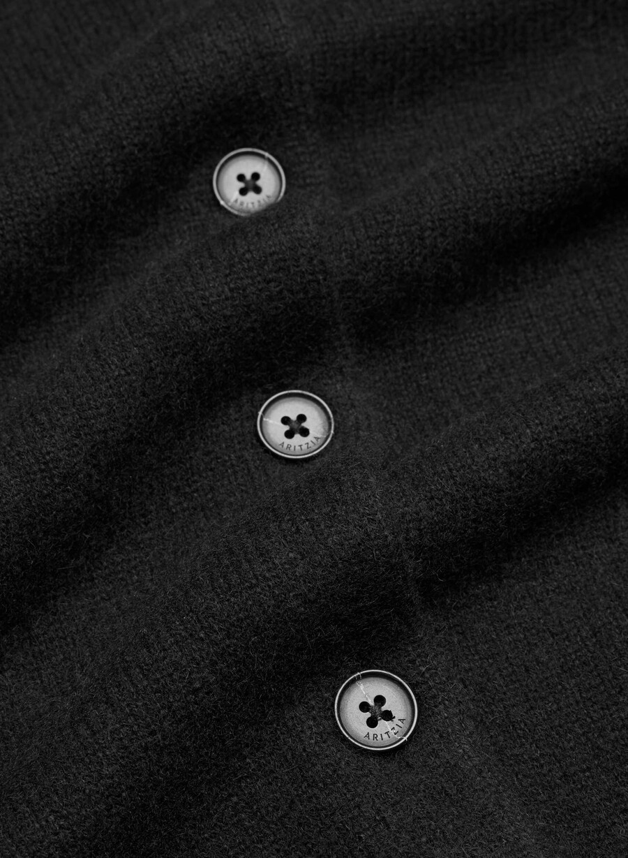 essential cashmere allegory cardigan svart