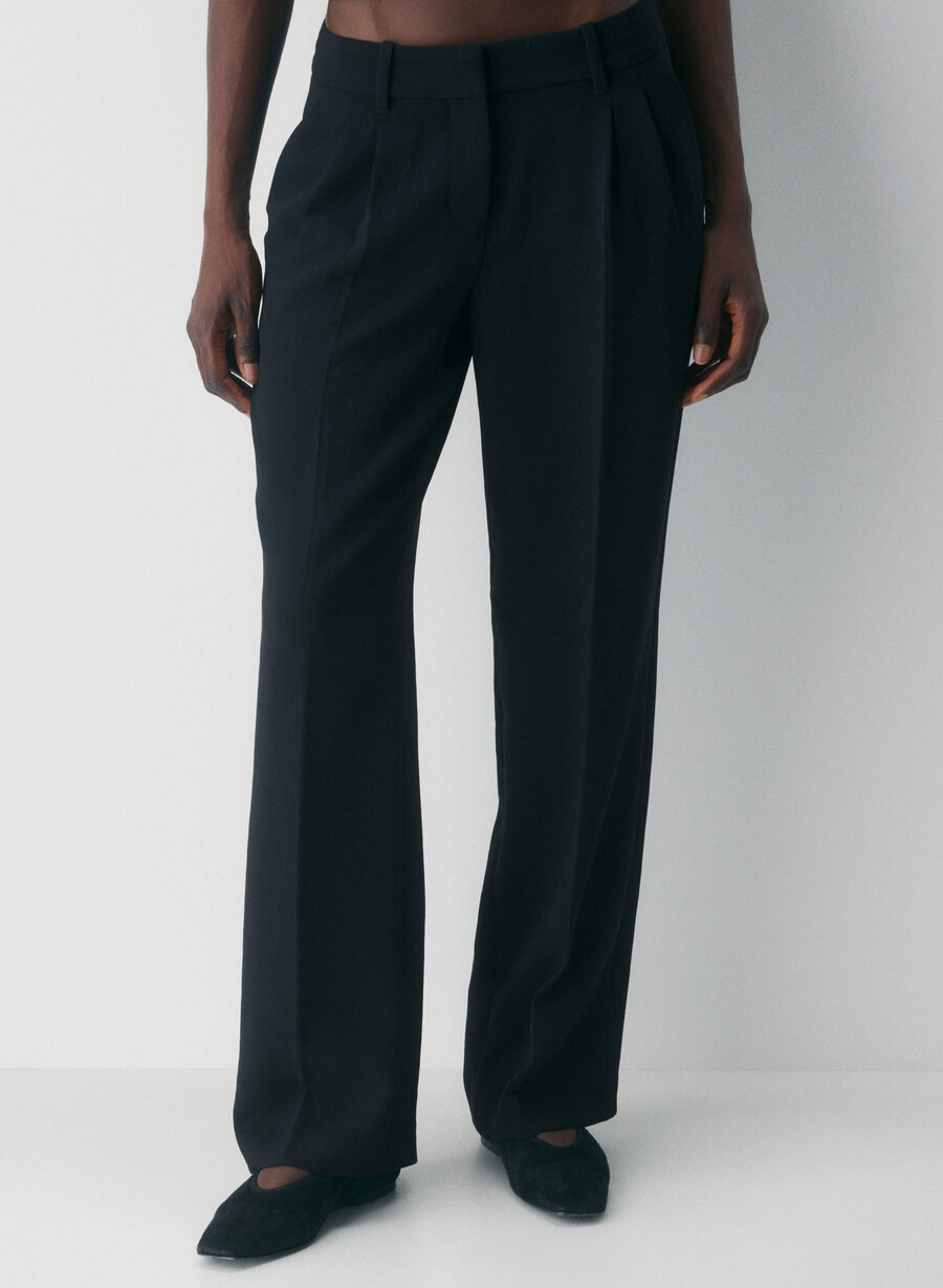 the effortless pant curve-fit lo-rise - crepette svart