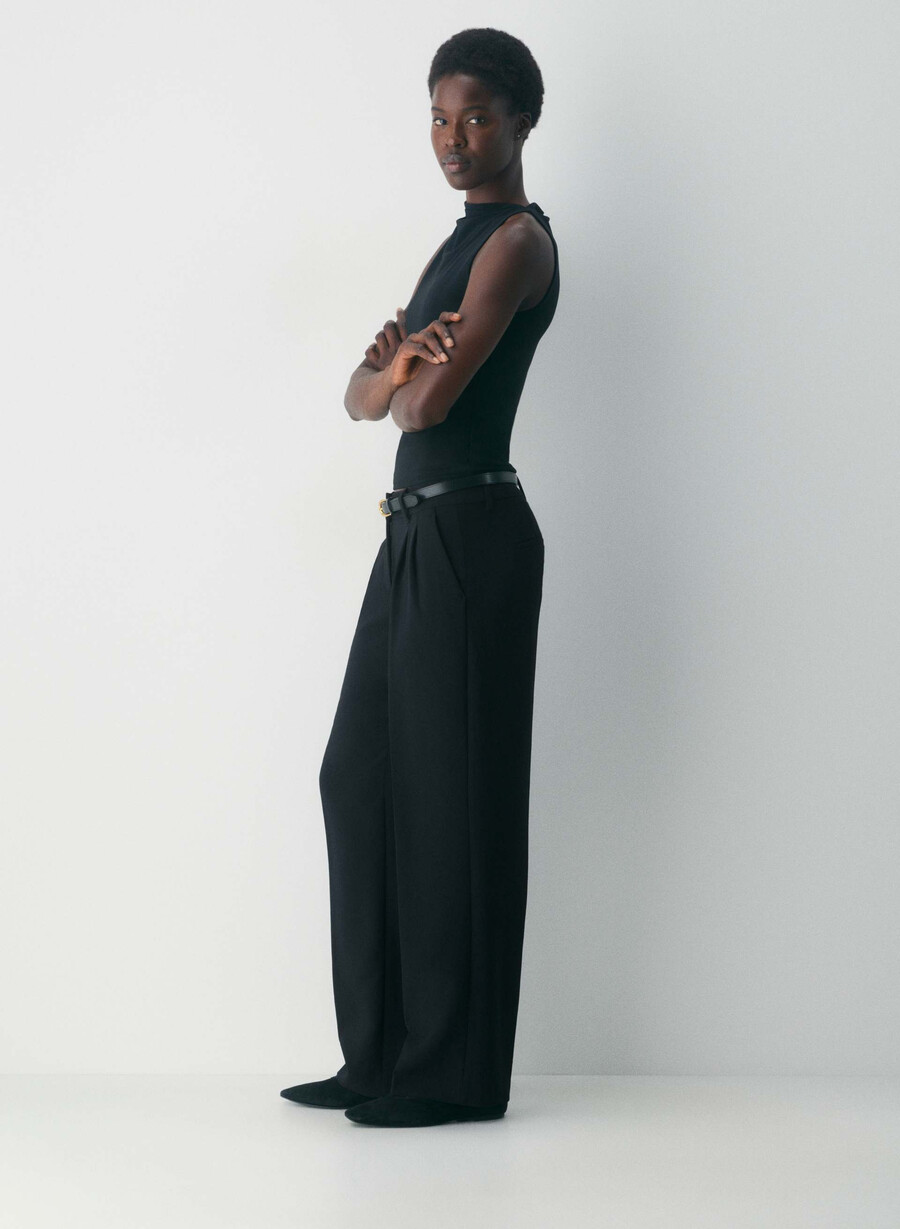 the effortless pant curve-fit lo-rise - crepette svart