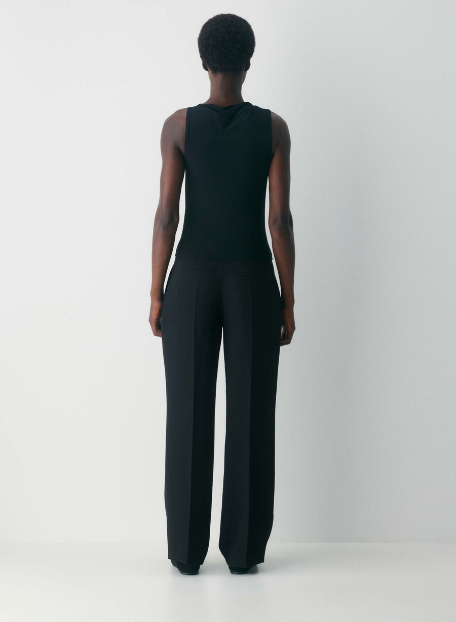 the effortless pant curve-fit lo-rise - crepette svart