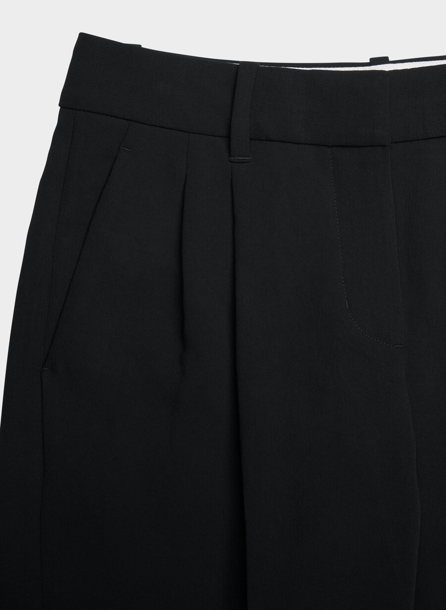 the effortless pant curve-fit lo-rise - crepette svart