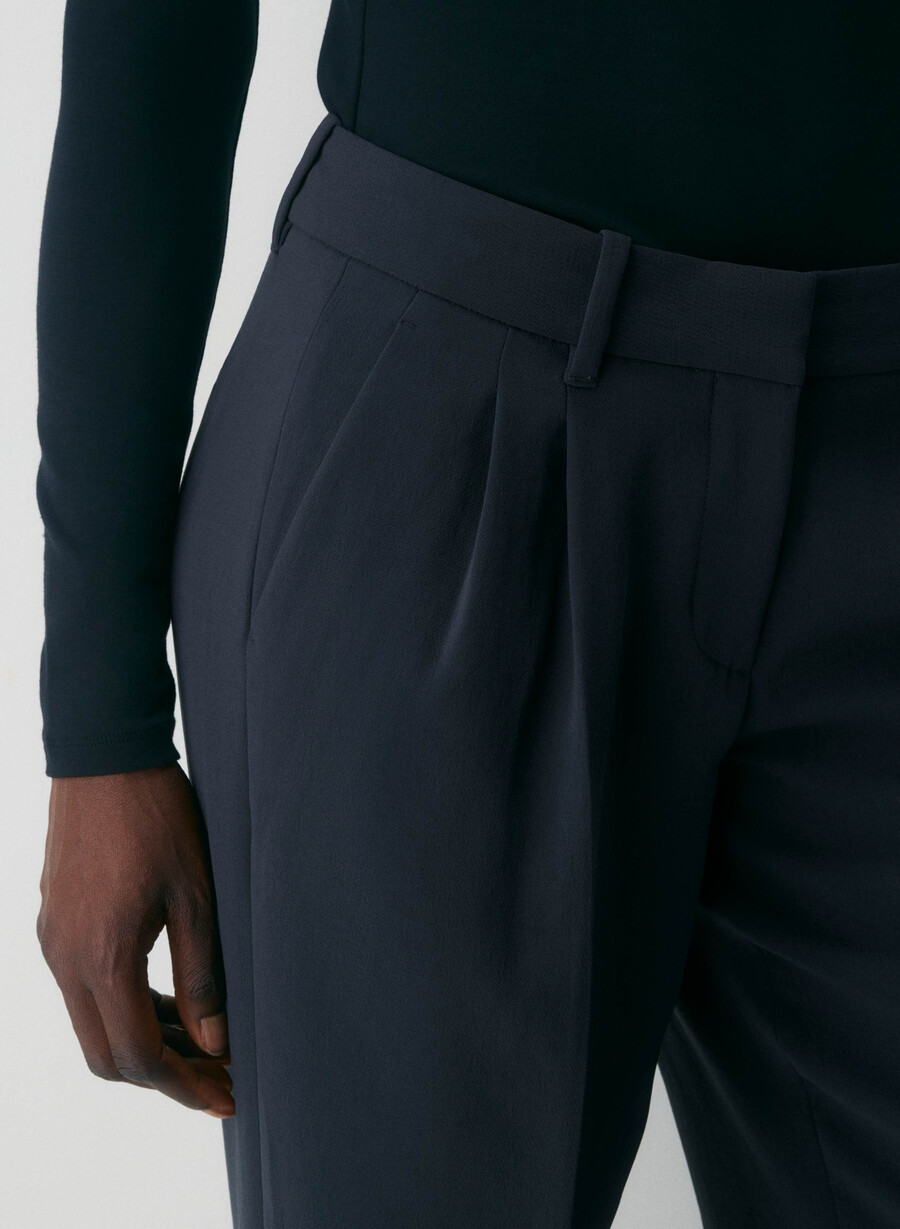 the effortless pant curve-fit lo-rise - crepette mÖrk nattsmalayn