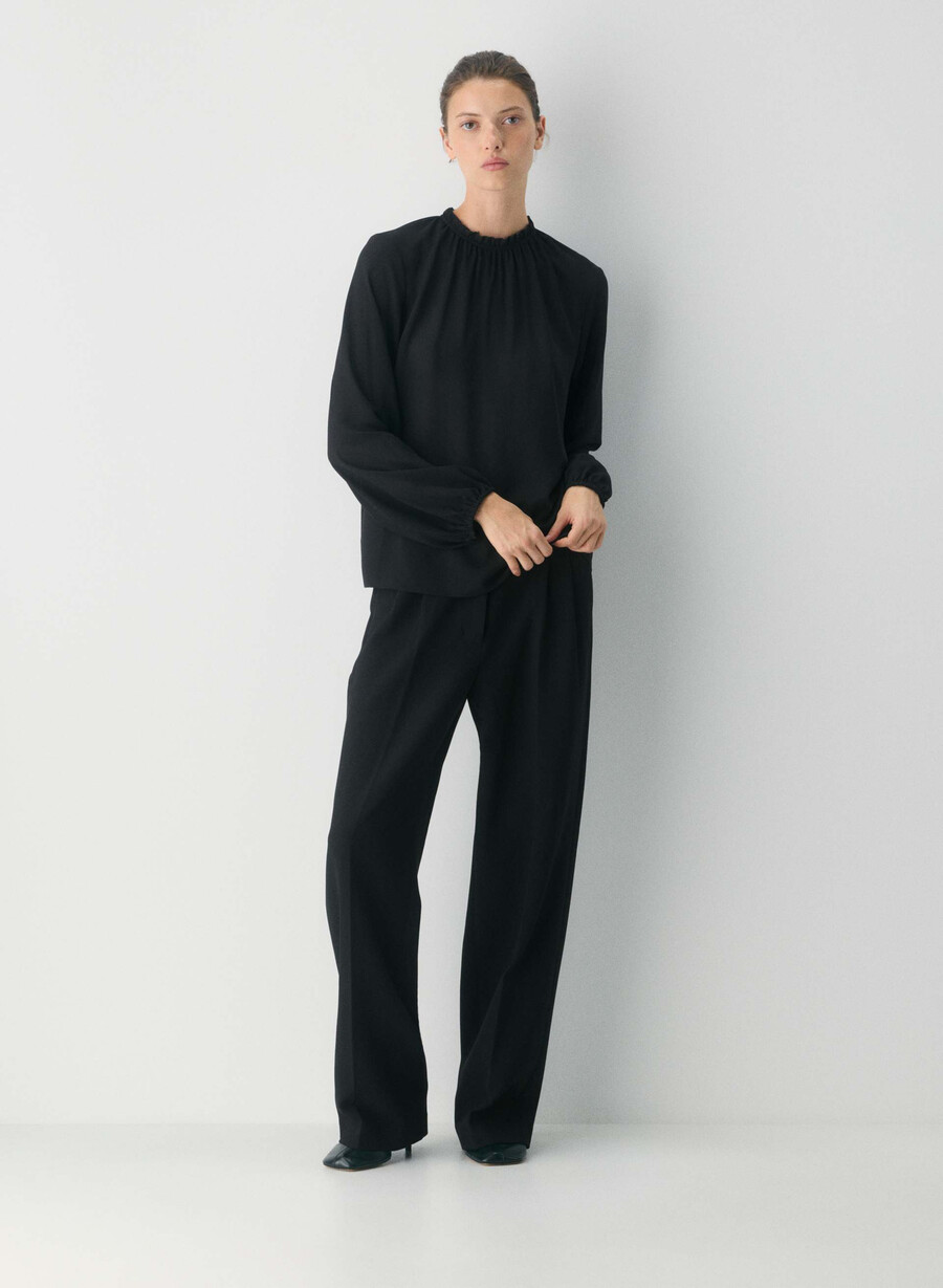 trinity-blus svart