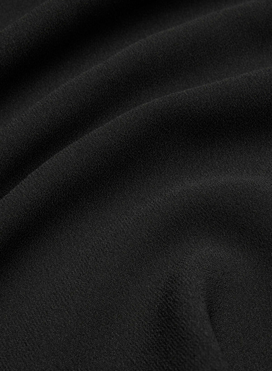 trinity-blus svart