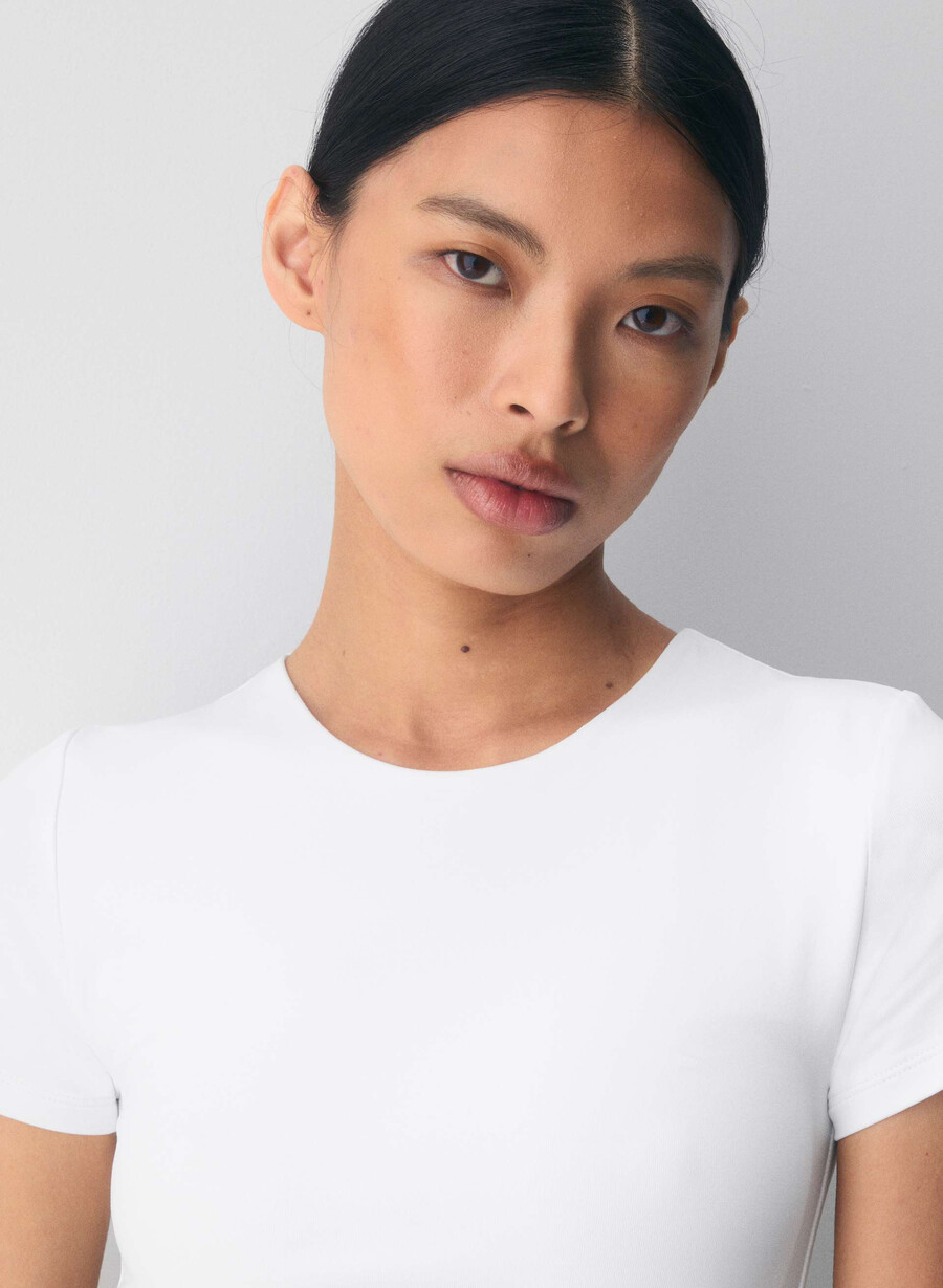 original contour marvel t-shirt med rund midja ljusvit