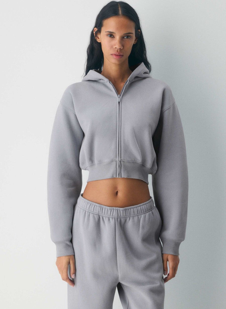 mysig fleece-huvtröja med kort dragkedja och perfekt passform chokladmousse