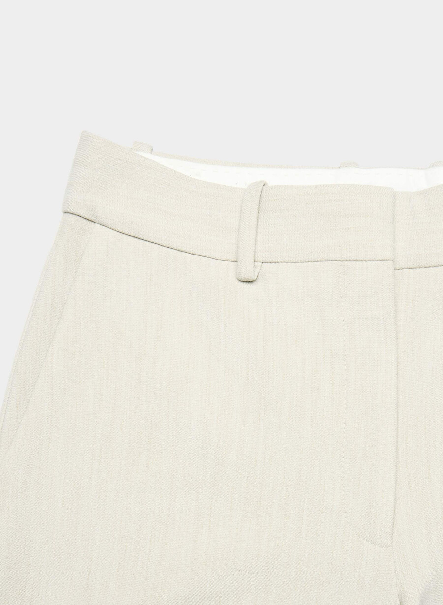 new agency mid-thigh shorts ljungfärgade matte pearl