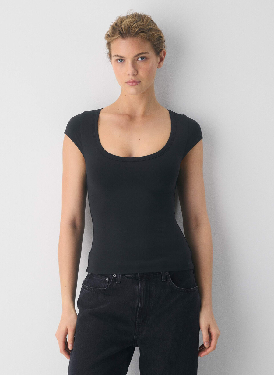 original contour emanate t-shirt med vildblomma och lila färger