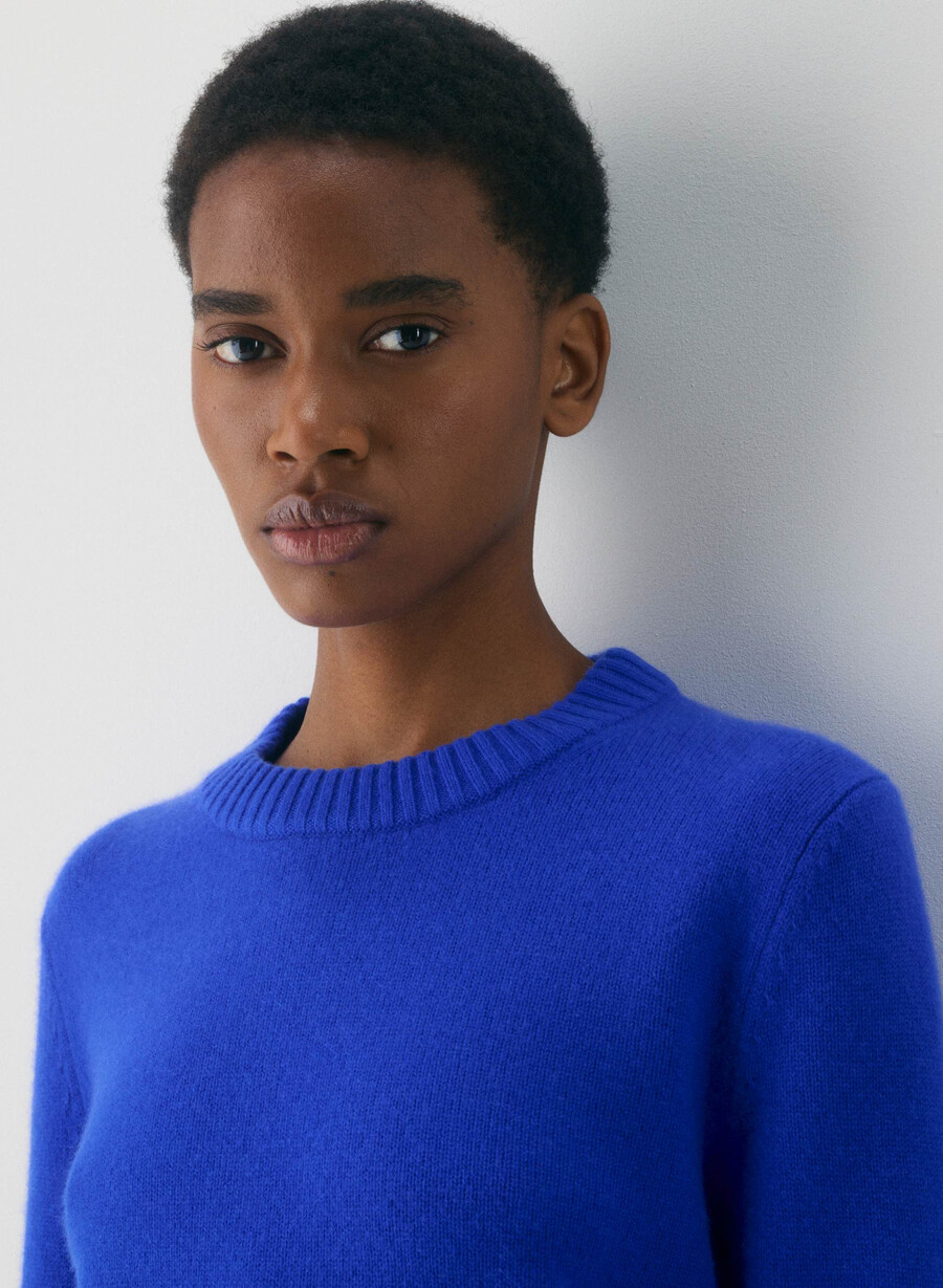 essential cashmere shrunken crew-tröja ablaze blÅ