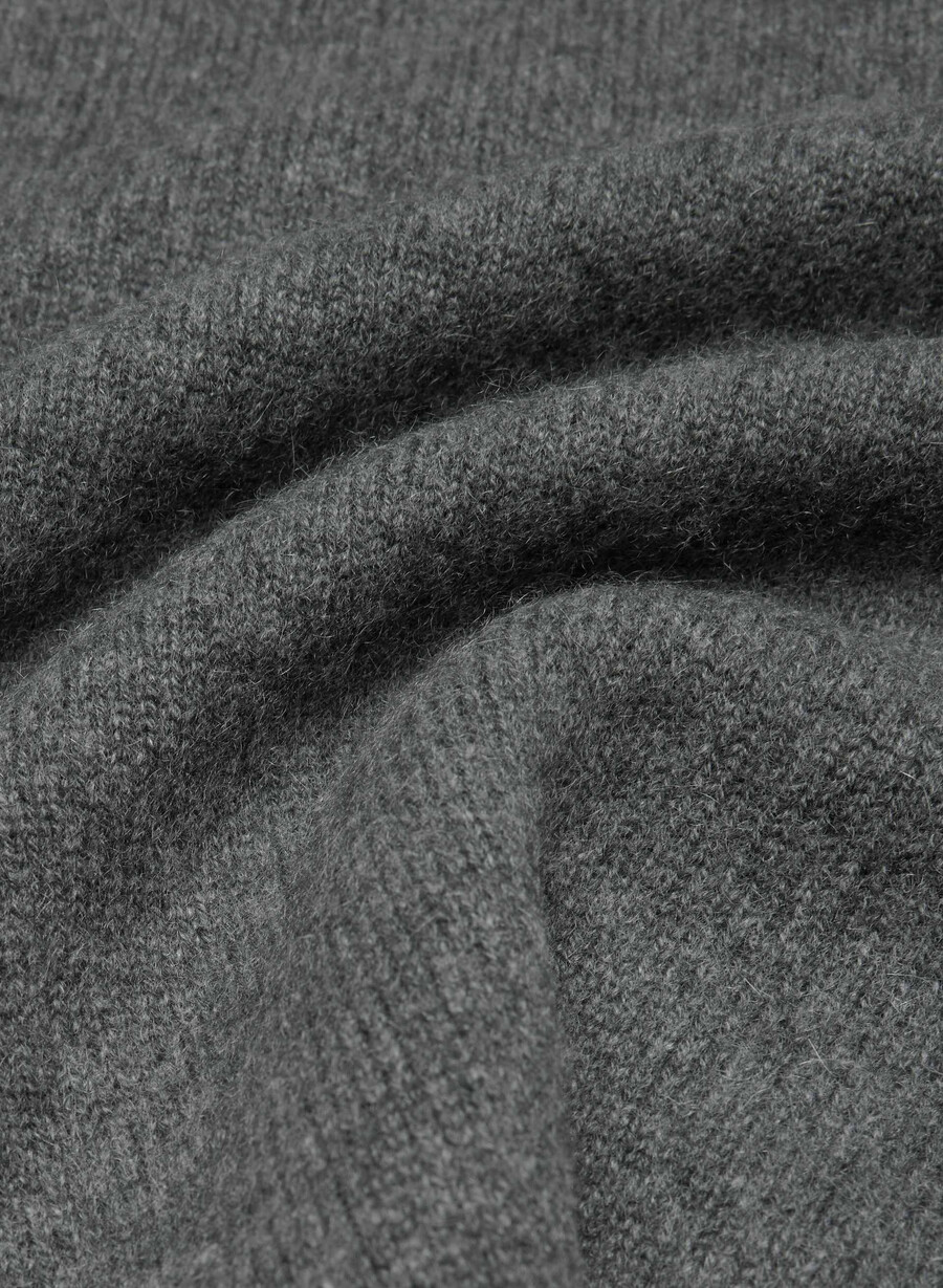 krympt cashmere-tröja i läder ljunggrön