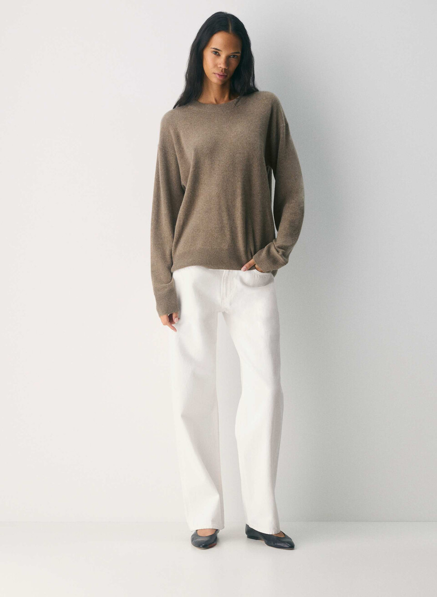 bare cashmere relaxed crew sweater ljunggrön folio brun