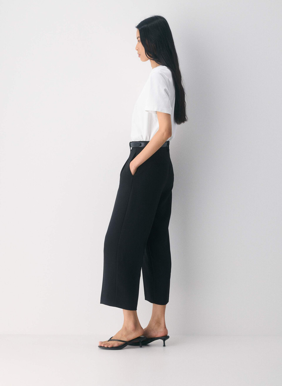 the effortless pant cropped - crepette svart