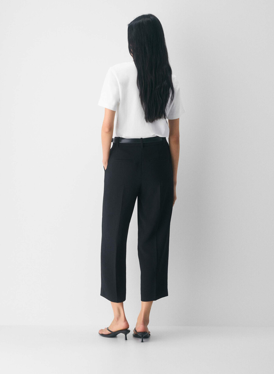 the effortless pant cropped - crepette svart
