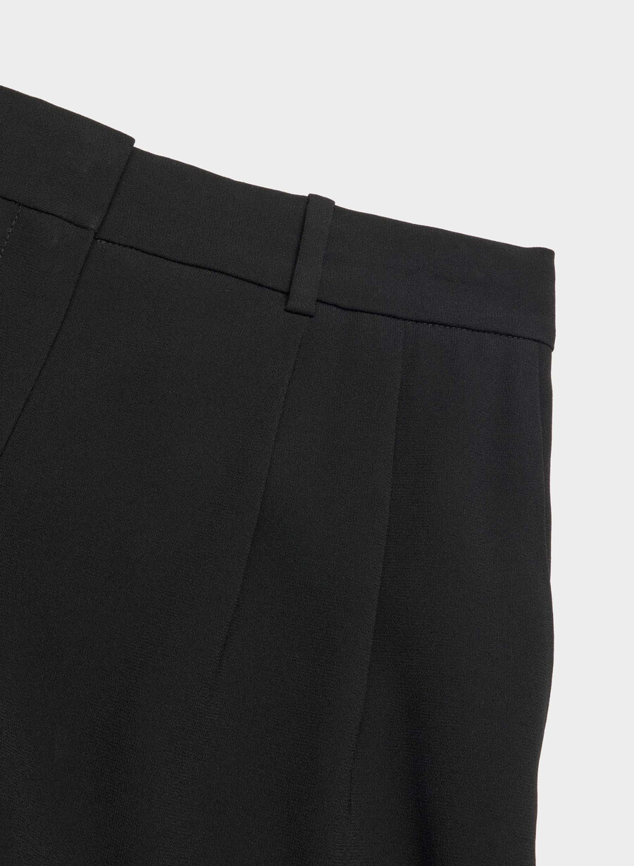 plisserade minishorts svart