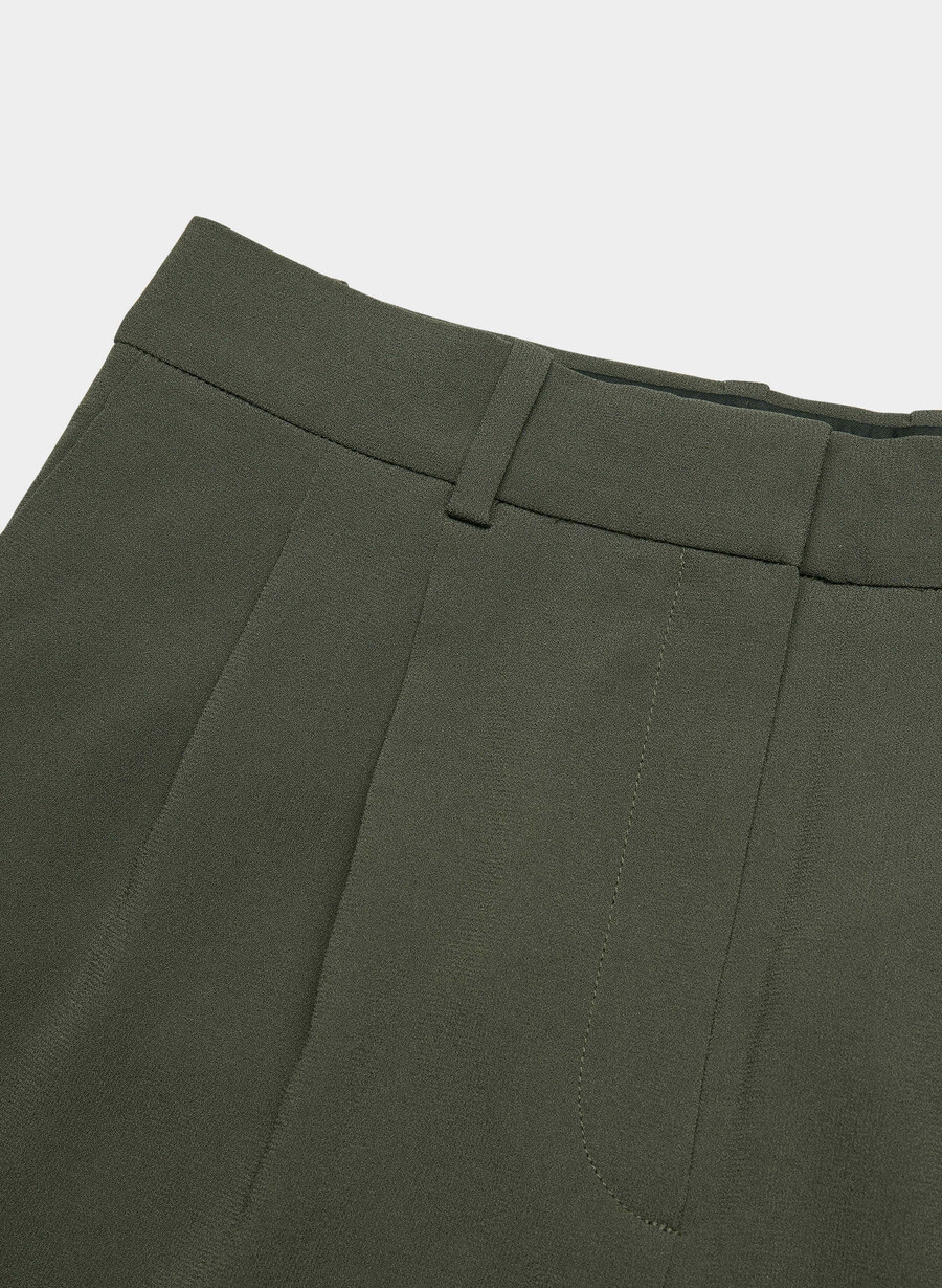 plisserade minishorts mÖrkoliv